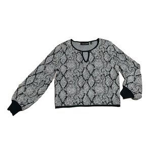 💥5/$10💥Gabrielle Union Python Print Sweater Size XL